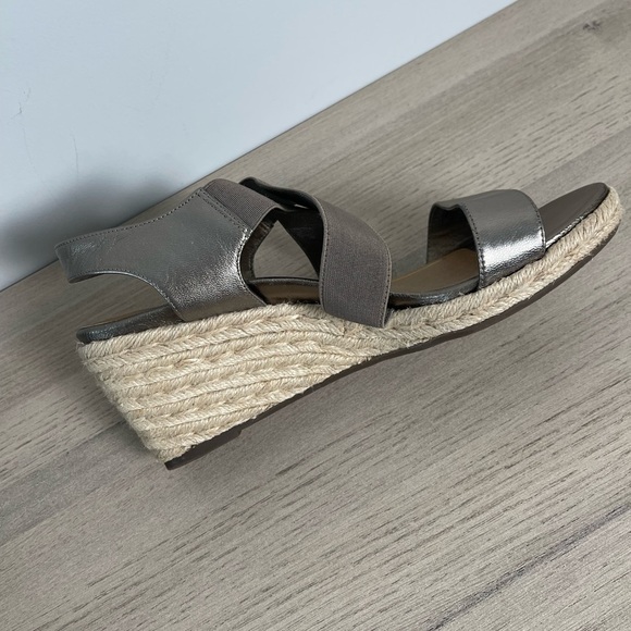 Vionic | Women’s Ainsleigh Wedge Sandal Size 10 - Picture 4 of 9